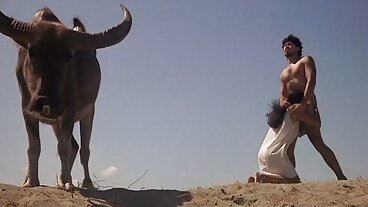 ஜூல்ஸ் ஜோர்டானின் கவர்ச்சியான நவோமி ஸ்வானுடன் ஸ்க்ரூ போஸ்