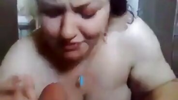 சினிமேடிகாவில் இருந்து அழகான மோனா லீயுடன் பசு பெண் செக்ஸ்