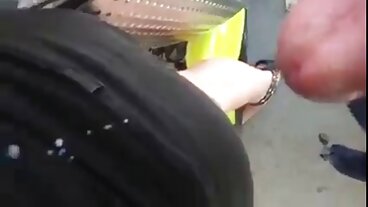 அடல்ட் பிரைமில் இருந்து அழகான மீ மெலோனுடன் இளம் பேங்