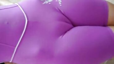 ஜூல்ஸ் ஜோர்டானின் கொம்பு நிறைந்த நினா எல்லேயுடன் நீண்ட முடி ஸ்மட்