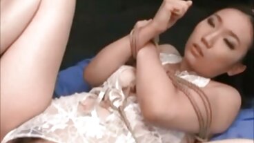 விக்சனில் இருந்து சூடான லுலு சூவுடன் டாட்டூ ஸ்க்ரூ